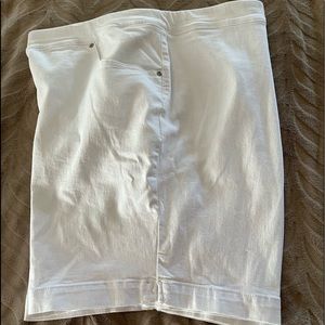 Terra & Sky jeans shorts. White.  3X. $15